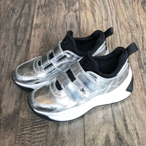 New Michael Kors Sneakers Size 7M - Picture 1 of 5